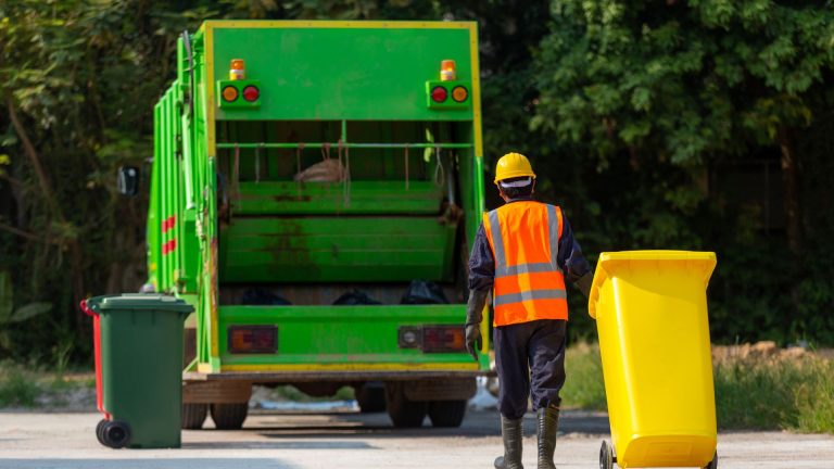 Entenda mais sobre como o monitoramento pode ser essencial em uma frota de caminhão de lixo!