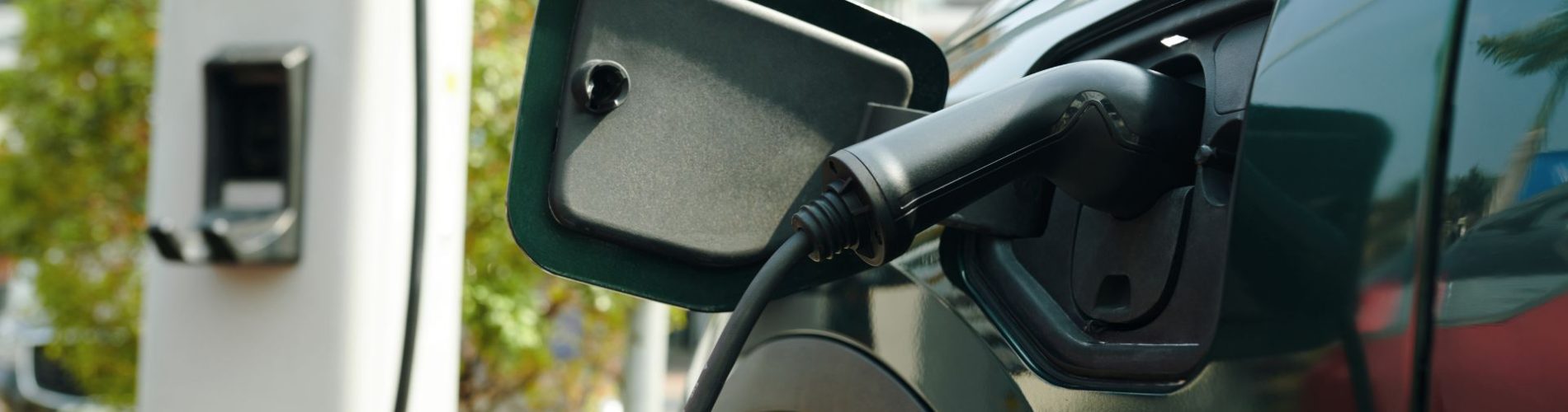 Será que carro híbrido vale a pena? Entenda mais com a INFLEET!